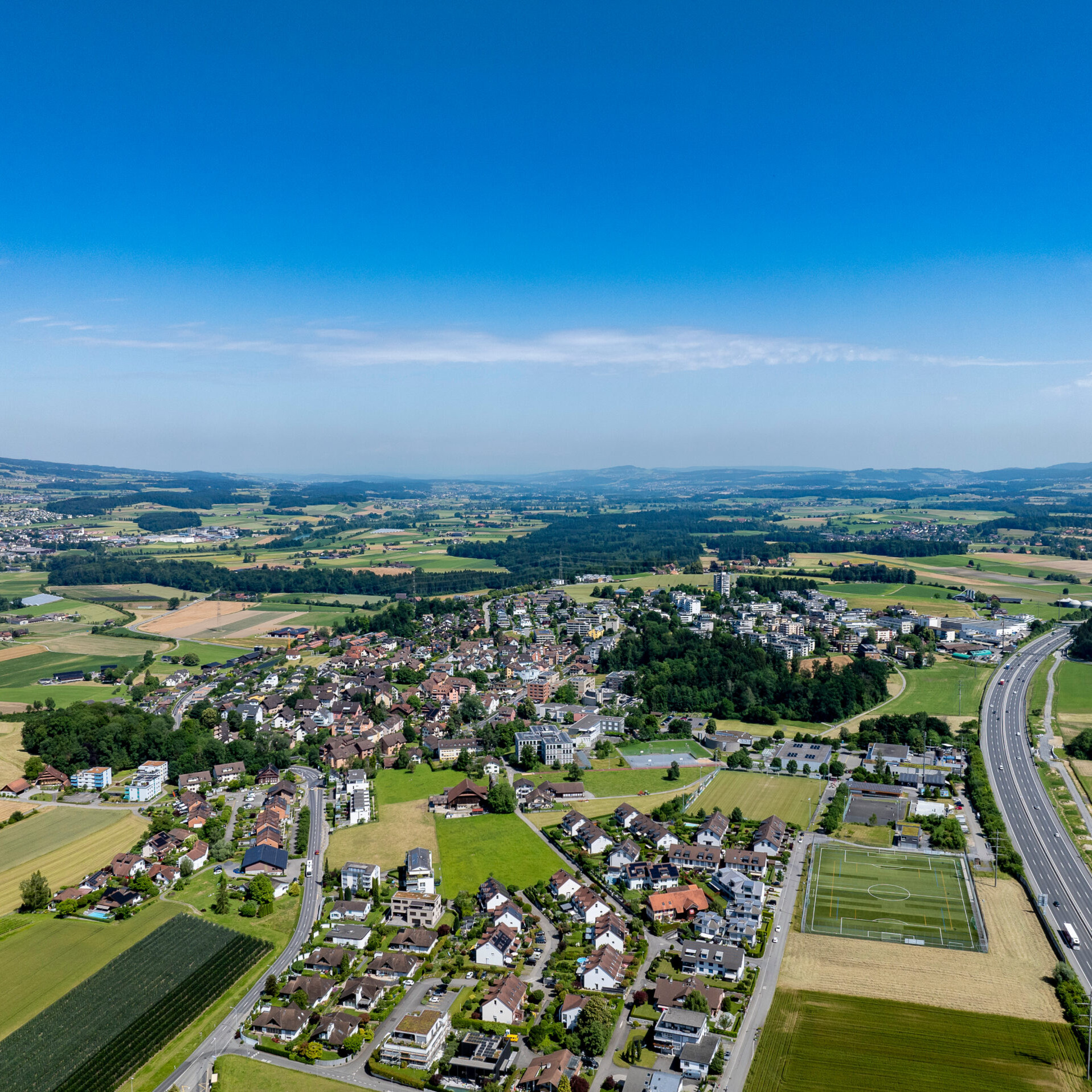 Fotografie Luftaufnahme der Gemeinde Hünenberg